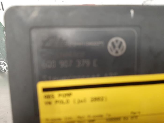 ABS Pomp van een Volkswagen Polo IV (9N1/2/3) 1.4 TDI 75 2002