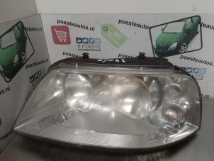 Gebruikte Koplamp links Volkswagen Sharan (7M8/M9/M6) 2.8 V6 24V Prijs € 50,00 Margeregeling aangeboden door Autodemontagebedrijf R. Poeste B.V.