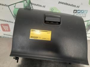 Gebruikte Dashboardkastje Nissan Micra (K11) 1.4 16V Prijs € 20,00 Margeregeling aangeboden door Autodemontagebedrijf R. Poeste B.V.
