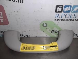 Gebruikte Handgreep Peugeot 308 SW (4E/H) 1.6 VTI 16V Prijs op aanvraag aangeboden door Autodemontagebedrijf R. Poeste B.V.