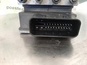 Gebruikte ABS Pomp Alfa Romeo 159 Sportwagon (939BX) 1.9 JTDm Prijs € 92,00 Margeregeling aangeboden door Autodemontagebedrijf R. Poeste B.V.