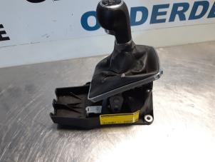 Gebruikte Versnellingspook Opel Astra H (L48) 1.9 CDTi 100 Prijs € 50,00 Margeregeling aangeboden door Autodemontagebedrijf R. Poeste B.V.