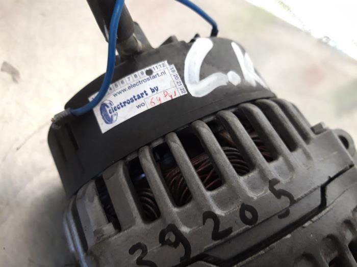 Gebruikte Dynamo Mercedes C (W202) 2.2 C-200 CDI 16V Prijs € 30,00 Margeregeling aangeboden door Autodemontagebedrijf R. Poeste B.V.