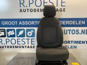 Gebruikte Voorstoel rechts Chevrolet Spark 1.0 16V Prijs € 125,00 Margeregeling aangeboden door Autodemontagebedrijf R. Poeste