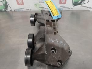 Gebruikte Dynamosteun onder Mercedes B (W245) 2.0 B-180 CDI 16V Prijs € 30,00 Margeregeling aangeboden door Autodemontagebedrijf R. Poeste B.V.