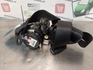 Gebruikte Veiligheidsgordel links-achter Mercedes B (W245) 2.0 B-180 CDI 16V Prijs € 40,00 Margeregeling aangeboden door Autodemontagebedrijf R. Poeste B.V.