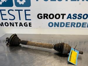 Gebruikte Aandrijfas links-voor Renault Laguna II Grandtour (KG) 1.6 16V Prijs € 30,00 Margeregeling aangeboden door Autodemontagebedrijf R. Poeste B.V.