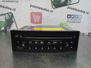 Gebruikte Radio CD Speler Peugeot 1007 (KM) 1.6 GTI,Gentry 16V Prijs € 40,00 Margeregeling aangeboden door Autodemontagebedrijf R. Poeste B.V.
