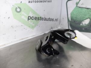 Gebruikte Scharnier deur links-achter Opel Astra K 1.6 SIDI Eco Turbo 16V Prijs € 20,00 Margeregeling aangeboden door Autodemontagebedrijf R. Poeste B.V.