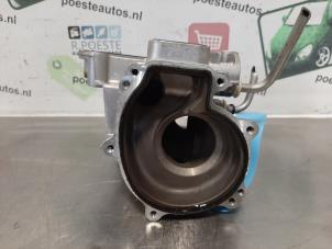 Gebruikte Thermostaathuis Opel Astra K 1.6 SIDI Eco Turbo 16V Prijs € 90,00 Margeregeling aangeboden door Autodemontagebedrijf R. Poeste B.V.