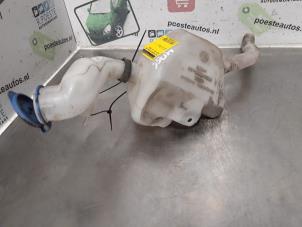 Gebruikte Ruitensproeiertank voor Volvo V50 (MW) 1.6 D 16V Prijs € 20,00 Margeregeling aangeboden door Autodemontagebedrijf R. Poeste B.V.