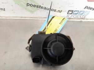 Gebruikte Alarm sirene Peugeot 307 CC (3B) 2.0 16V Prijs € 20,00 Margeregeling aangeboden door Autodemontagebedrijf R. Poeste B.V.