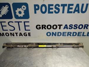 Gebruikte Isofix steun Peugeot 307 CC (3B) 2.0 16V Prijs € 42,00 Margeregeling aangeboden door Autodemontagebedrijf R. Poeste B.V.