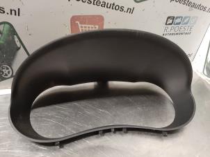 Gebruikte Kilometerteller sierlijst Renault Clio III (BR/CR) 1.5 dCi FAP Prijs € 20,00 Margeregeling aangeboden door Autodemontagebedrijf R. Poeste B.V.