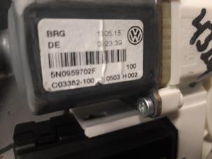 Gebruikte Portierruitmotor Volkswagen Tiguan (5N1/2) 1.4 TSI 16V Prijs € 50,00 Margeregeling aangeboden door Autodemontagebedrijf R. Poeste B.V.