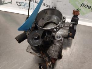 Gebruikte Gasklephuis Mitsubishi Space Star (DG) 1.3 16V Prijs € 40,00 Margeregeling aangeboden door Autodemontagebedrijf R. Poeste B.V.