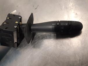 Gebruikte Knipperlicht Schakelaar Renault Megane (EA) 1.6 16V Sport Prijs € 15,00 Margeregeling aangeboden door Autodemontagebedrijf R. Poeste B.V.