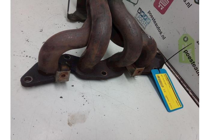 Uitlaatspruitstuk van een Ford Mondeo III Wagon 1.8 16V 2004