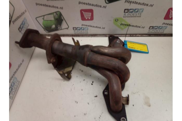 Uitlaatspruitstuk van een Ford Mondeo III Wagon 1.8 16V 2004