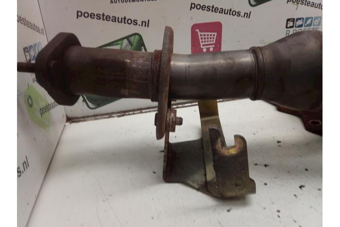 Uitlaatspruitstuk van een Ford Mondeo III Wagon 1.8 16V 2004