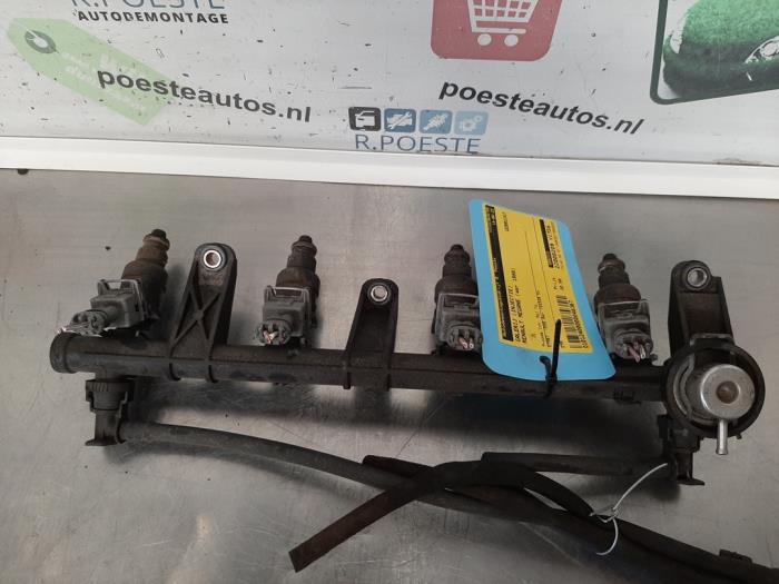 Gebruikte Injector brug Renault Megane Scénic (JA) 1.6 RT Prijs € 30,00 Margeregeling aangeboden door Autodemontagebedrijf R. Poeste B.V.