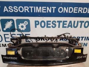 Gebruikte Achterklep Peugeot 206 CC (2D) 1.6 16V Prijs € 60,00 Margeregeling aangeboden door Autodemontagebedrijf R. Poeste