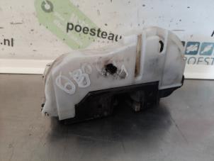 Gebruikte Portierslot Mechaniek 2deurs rechts Volkswagen Polo III (6N2) 1.4 Prijs € 20,00 Margeregeling aangeboden door Autodemontagebedrijf R. Poeste B.V.