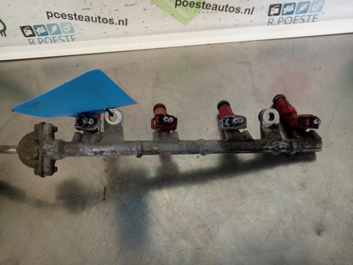 Gebruikte Injector brug Daihatsu YRV (M2) 1.3 16V DVVT Prijs € 40,00 Margeregeling aangeboden door Autodemontagebedrijf R. Poeste B.V.