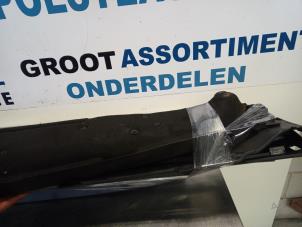 Gebruikte Paravent Renault Modus/Grand Modus (JP) 1.6 16V Prijs € 45,00 Margeregeling aangeboden door Autodemontagebedrijf R. Poeste B.V.