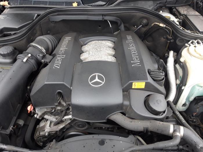 Motor van een Mercedes-Benz CLK (W208) 3.2 320 V6 18V 1999