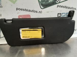 Gebruikte Zonneklep Opel Astra F (53B) 1.6i Prijs € 15,00 Margeregeling aangeboden door Autodemontagebedrijf R. Poeste B.V.