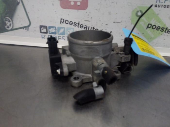 Gebruikte Gasklephuis Hyundai Matrix 1.6 16V Prijs € 30,00 Margeregeling aangeboden door Autodemontagebedrijf R. Poeste B.V.