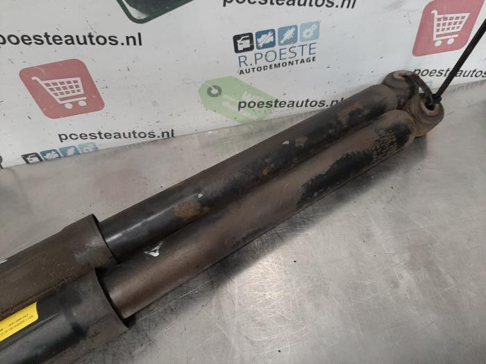 Schokdemper set van een Toyota Aygo (B10) 1.0 12V VVT-i 2006