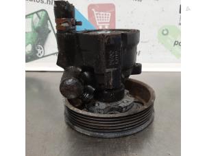Gebruikte Pomp Servo Renault Laguna II (BG) 3.0 V6 24V Prijs € 30,00 Margeregeling aangeboden door Autodemontagebedrijf R. Poeste B.V.