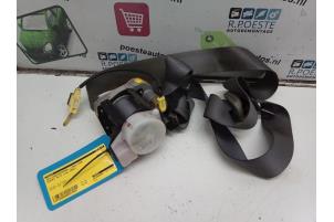 Gebruikte Veiligheidsgordel links-voor Suzuki Alto (RF410) 1.1 16V Prijs € 30,00 Margeregeling aangeboden door Autodemontagebedrijf R. Poeste B.V.