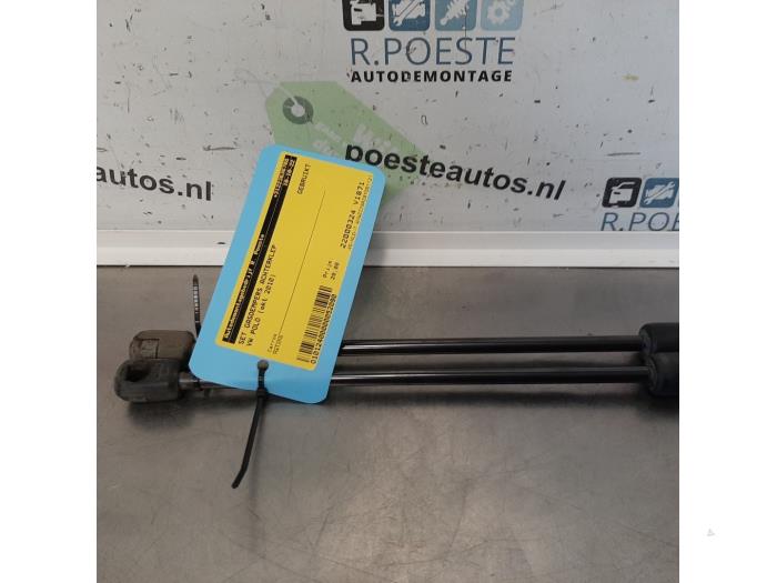 Set Gasdempers Achterklep van een Volkswagen Polo V (6R) 1.2 TDI 12V BlueMotion 2010