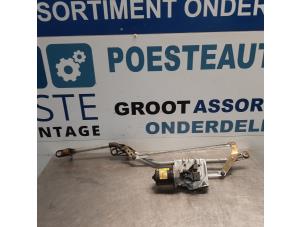 Gebruikte Ruitenwis Mechaniek Renault Grand Scénic II (JM) 2.0 16V Prijs € 30,00 Margeregeling aangeboden door Autodemontagebedrijf R. Poeste B.V.