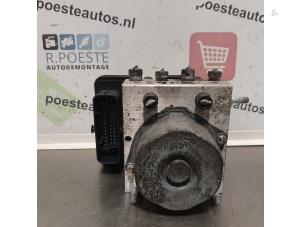 Gebruikte ABS Pomp Renault Zoé (AG) 46kW Prijs € 125,00 Margeregeling aangeboden door Autodemontagebedrijf R. Poeste B.V.