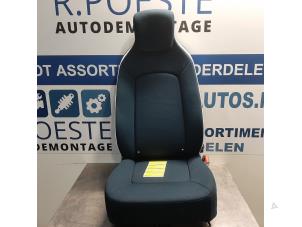 Gebruikte Voorstoel rechts Renault Zoé (AG) 65kW Prijs € 220,00 Margeregeling aangeboden door Autodemontagebedrijf R. Poeste B.V.