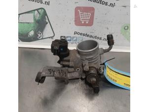 Gebruikte Gasklephuis Kia Shuma II 1.6 16V Prijs op aanvraag aangeboden door Autodemontagebedrijf R. Poeste B.V.