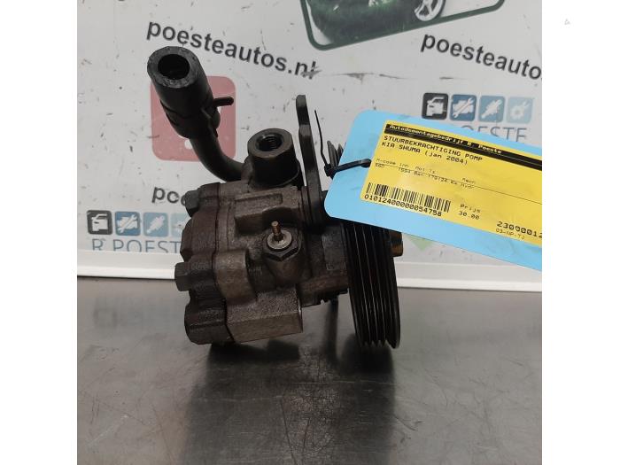 Gebruikte Pomp Servo Kia Shuma II 1.6 16V Prijs € 30,00 Margeregeling aangeboden door Autodemontagebedrijf R. Poeste B.V.