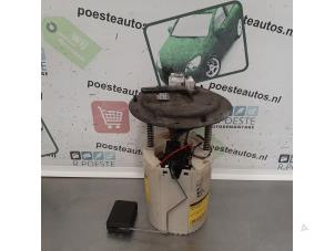 Gebruikte Benzinepomp Kia Shuma II 1.6 16V Prijs € 30,00 Margeregeling aangeboden door Autodemontagebedrijf R. Poeste B.V.