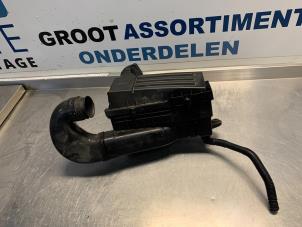 Gebruikte Luchtfilterhuis Volkswagen Passat Variant (3C5) 2.0 TDI 16V 170 4Motion Prijs € 30,00 Margeregeling aangeboden door Autodemontagebedrijf R. Poeste B.V.