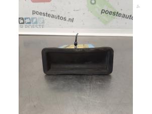 Gebruikte Schakelaar achterklep Skoda Fabia (6Y5) 1.4i Prijs € 20,00 Margeregeling aangeboden door Autodemontagebedrijf R. Poeste