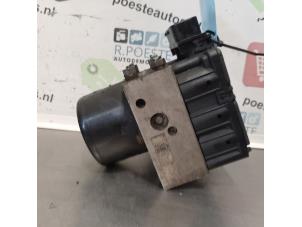 Gebruikte ABS Pomp Renault Twingo (C06) 1.2 16V Prijs € 30,00 Margeregeling aangeboden door Autodemontagebedrijf R. Poeste B.V.