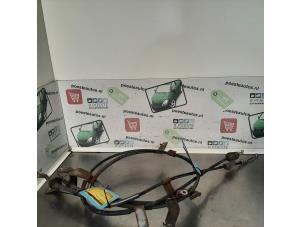 Gebruikte Handrem Kabel Honda Insight (ZE2) 1.3 16V VTEC Prijs € 50,00 Margeregeling aangeboden door Autodemontagebedrijf R. Poeste B.V.