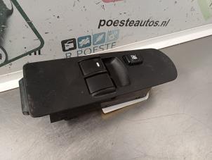 Gebruikte Raam schakelaar elektrisch Mitsubishi Colt (Z2/Z3) 1.3 16V Prijs € 20,00 Margeregeling aangeboden door Autodemontagebedrijf R. Poeste B.V.