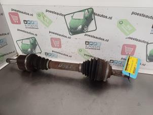 Gebruikte Aandrijfas links-voor Peugeot 406 Coupé (8C) 2.2 16V Prijs € 30,00 Margeregeling aangeboden door Autodemontagebedrijf R. Poeste B.V.