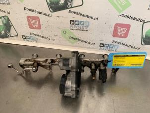 Gebruikte Injector brug Volkswagen Golf V (1K1) 2.0 FSI 16V Prijs € 75,00 Margeregeling aangeboden door Autodemontagebedrijf R. Poeste B.V.