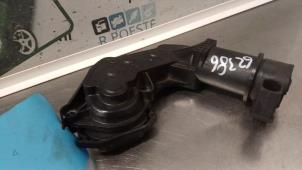 Gebruikte Handrem motor Renault Captur II (RJB) 1.3 Mild Hybrid 140, TCe 140 16V Prijs € 130,00 Margeregeling aangeboden door Autodemontagebedrijf R. Poeste B.V.